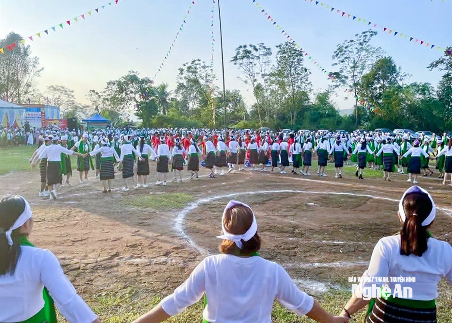  Không khí ngày hội tại xóm kẻ Mui, xã Giai Xuân