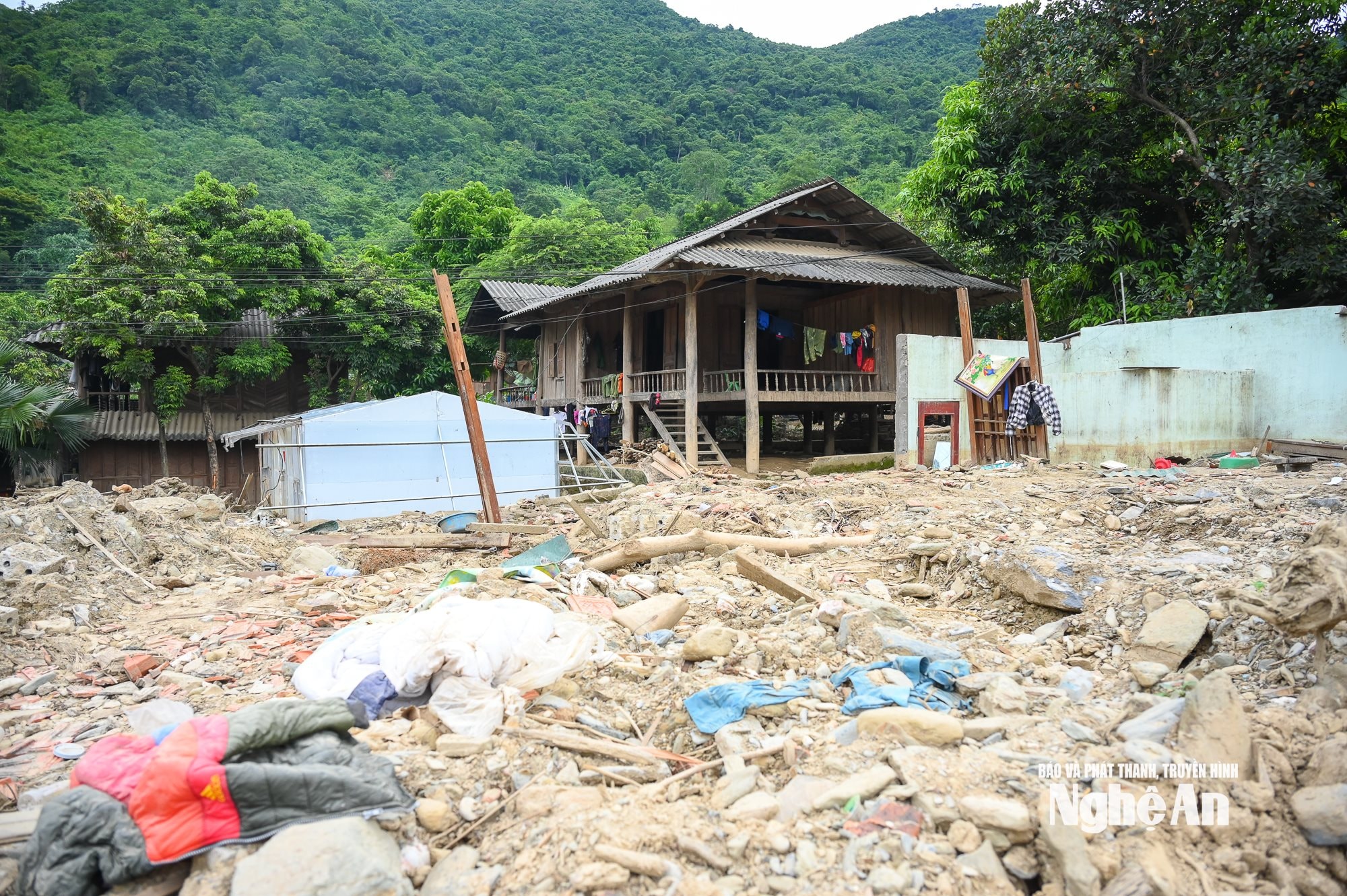 Bộ đội giúp dân-21