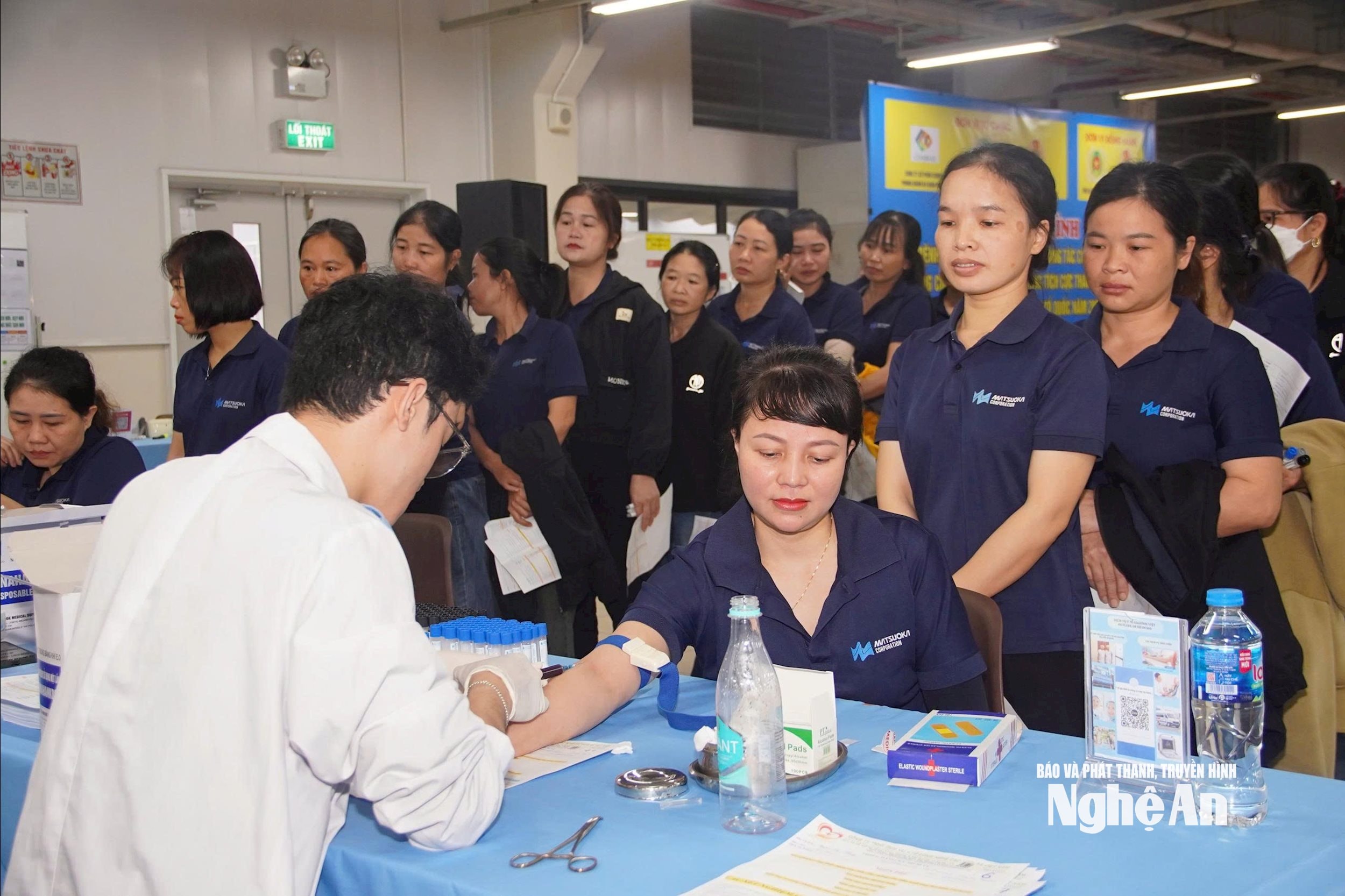 khám bệnh cho công nhân Ảnh Duy Chương00004