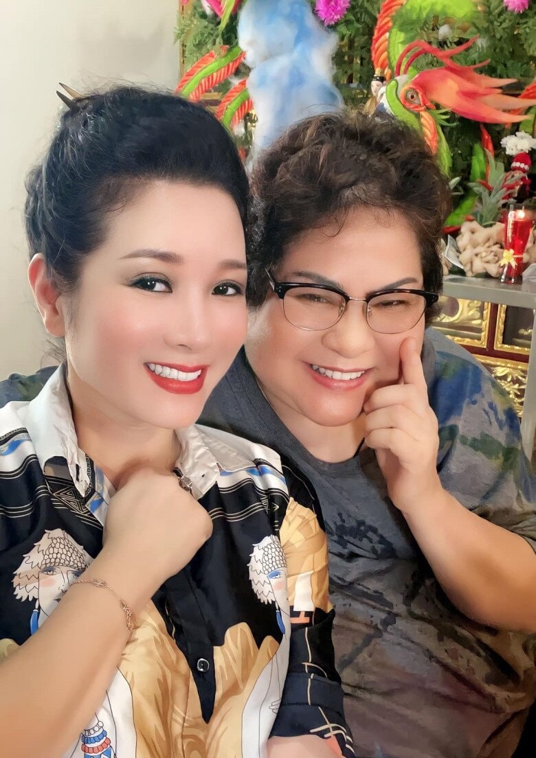 NSƯT Minh Vượng luôn dí dỏm, thân thiện khi gặp anh chị em đồng nghiệp.