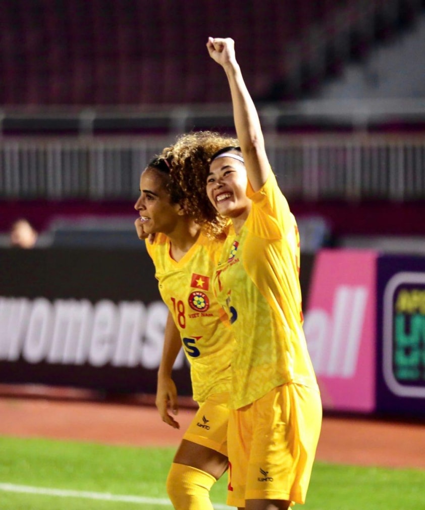 HLV đội của Huỳnh Như hết lời ca ngợi CLB của Singapore 742436