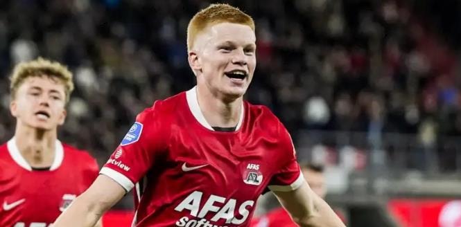 Kees Smit được so sánh với Pedri.