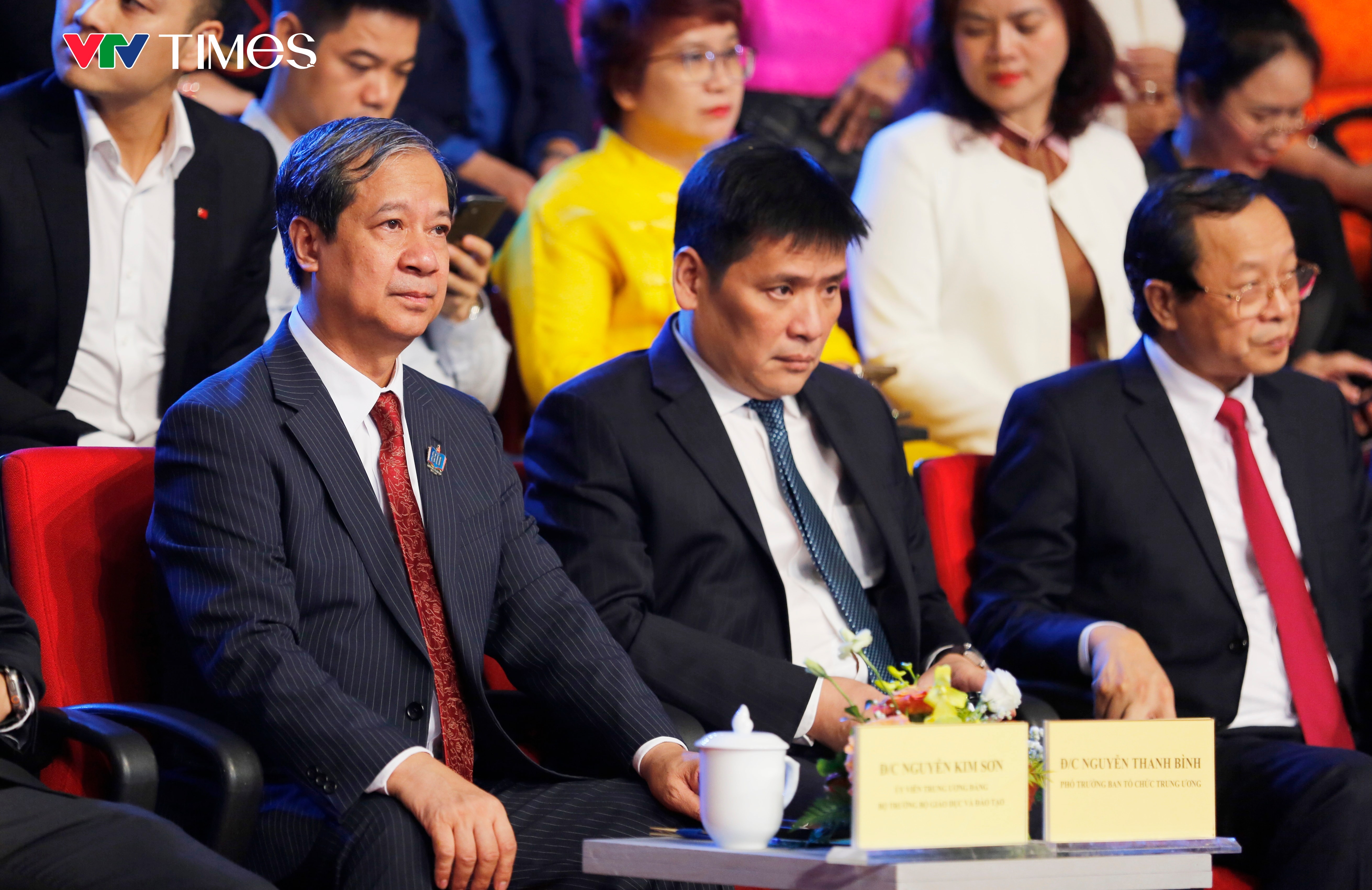 Thay lời tri ân 2025: Hành trình thầy cô “thắp sáng tương lai” qua những câu chuyện lay động - Ảnh 1.