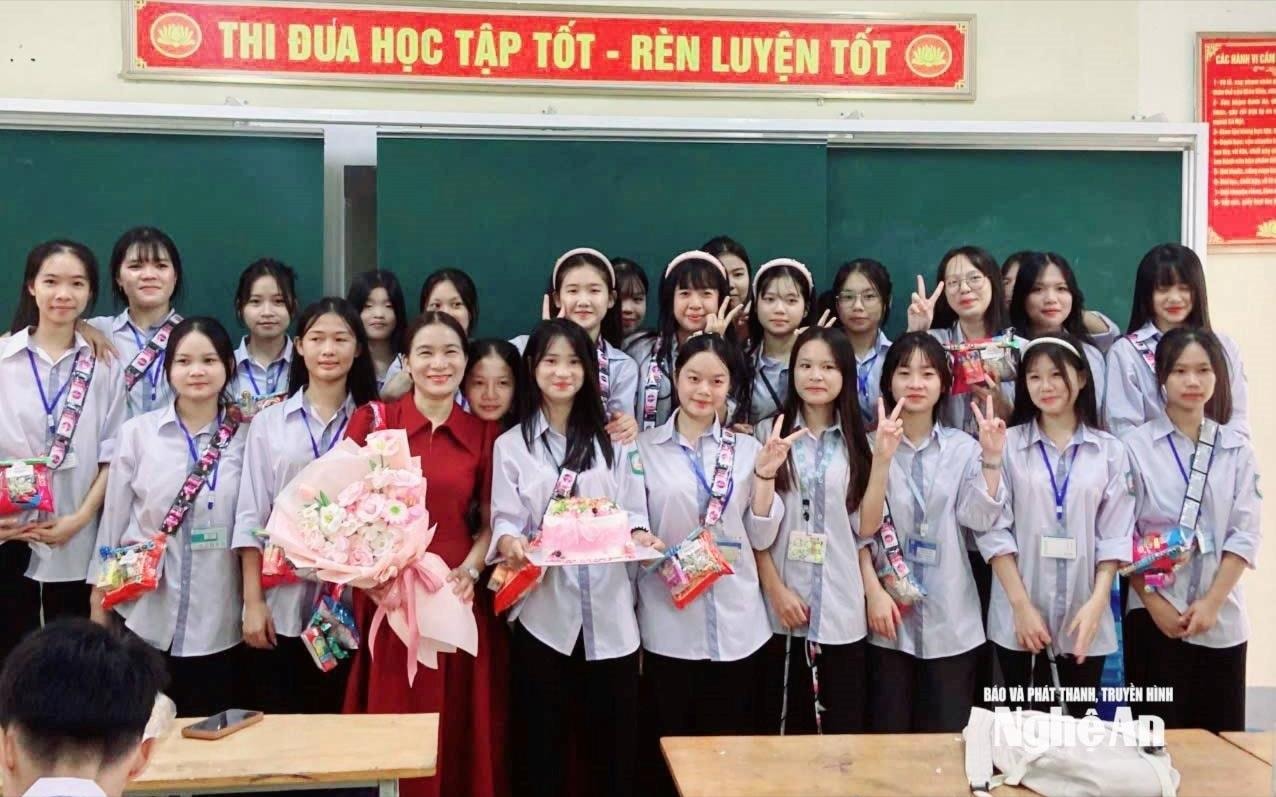 bna_giao-vien-va-hoc-sinh-truong-thpt-nghi-loc-4.-anh-mh(1).jpg