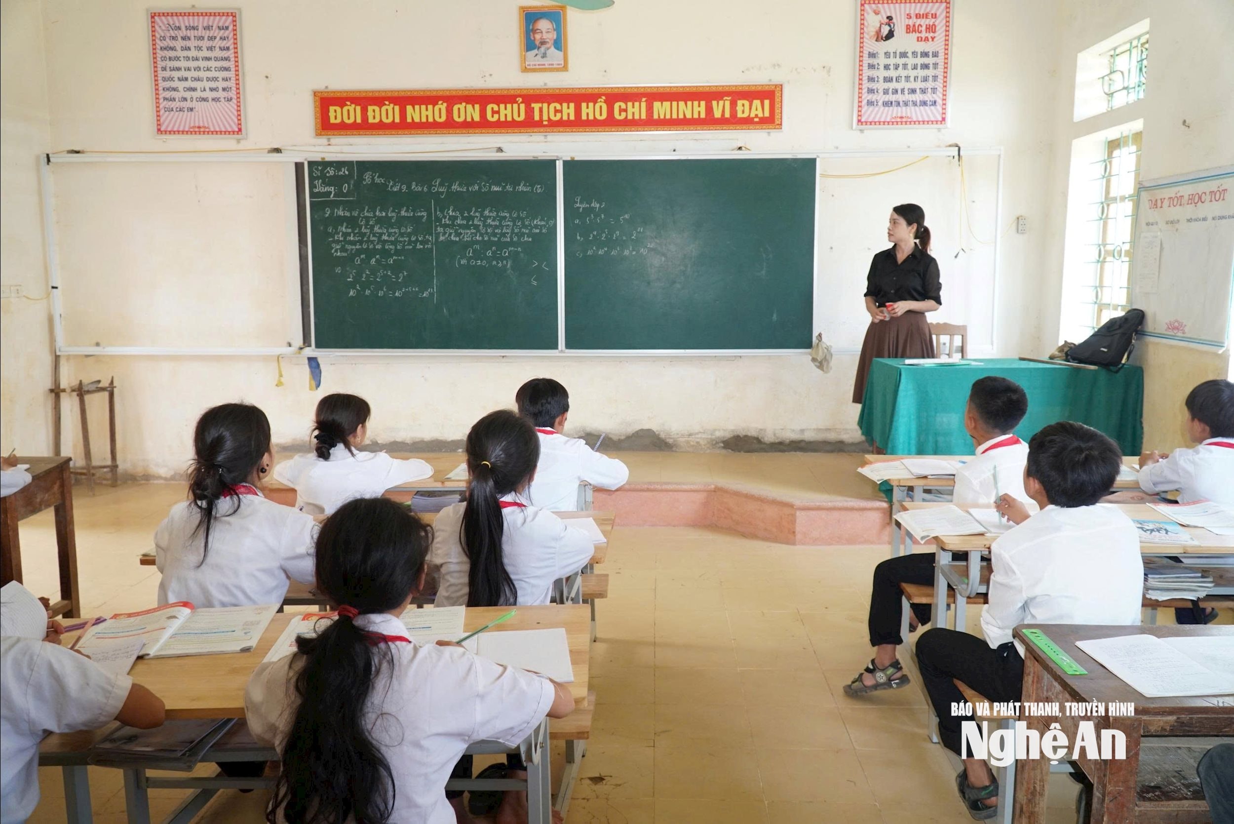 Giờ học của học sinh Trường PT DTBT Tiểu học và THCS Nậm Càn, xã Na Ngoi. Ảnh - Mỹ Hà