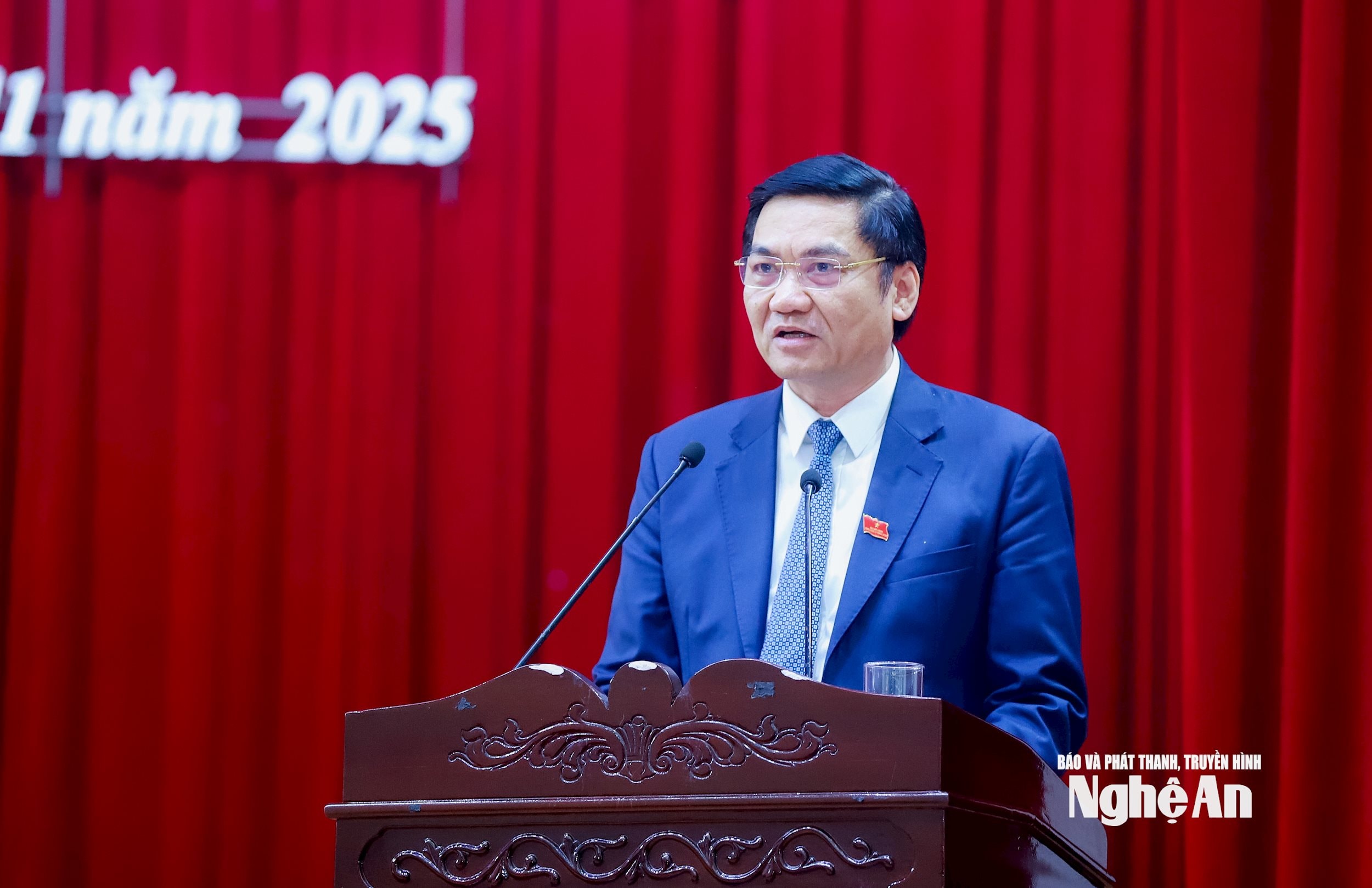 Đồng chí Hoàng Nghĩa Hiếu - Phó Bí thư Thường trực Tỉnh ủy, Chủ tịch HĐND tỉnh phát biểu khai mạc Kỳ họp. Ảnh: Thành Duy