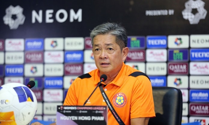 HLV đội của Huỳnh Như hết lời ca ngợi CLB của Singapore