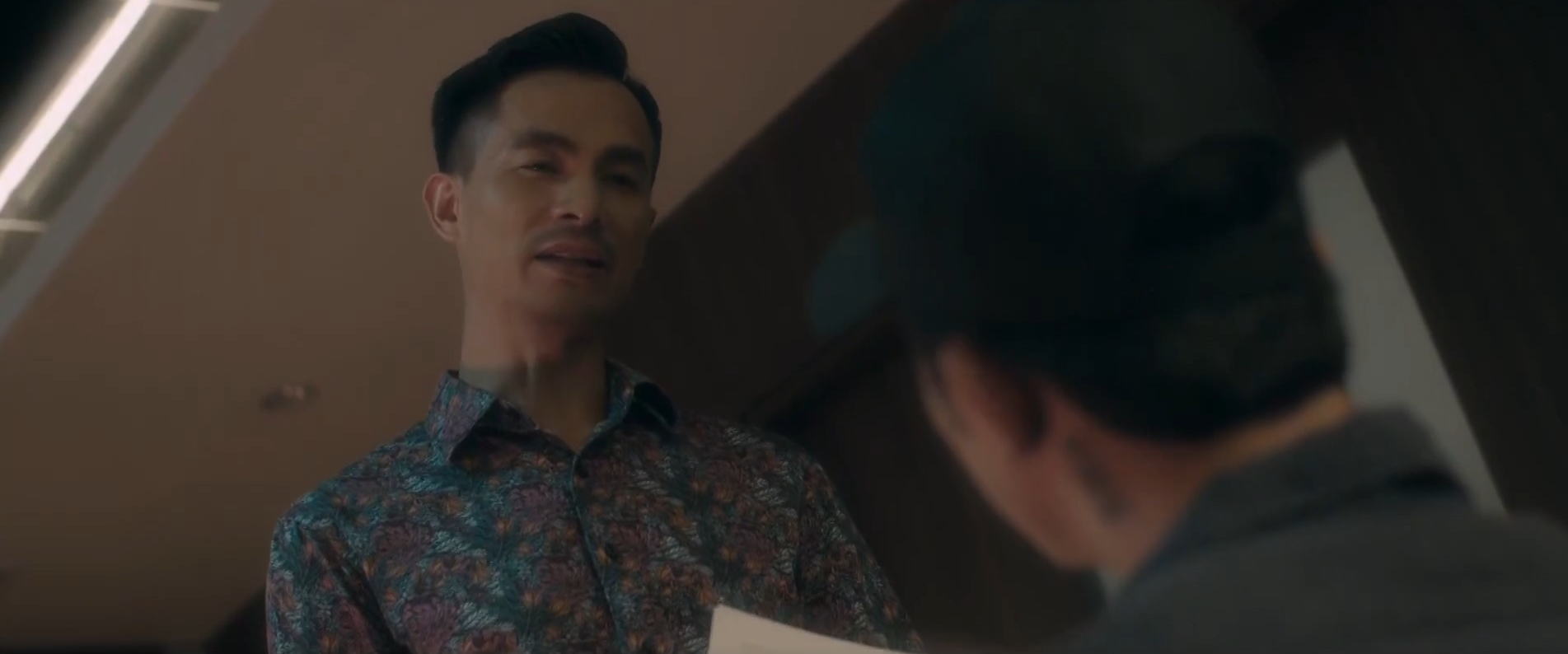 Lằn ranh - Tập 12: Triển quyết tham gia cuộc đua giành ghế Giám đốc Sở - Ảnh 2.