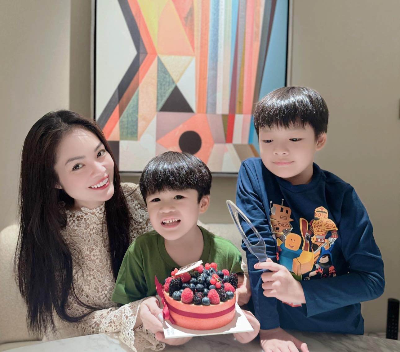 Sau 2 lần đổ vỡ, Dương Cẩm Lynh làm mẹ đơn thân, nuôi nấng 2 con.