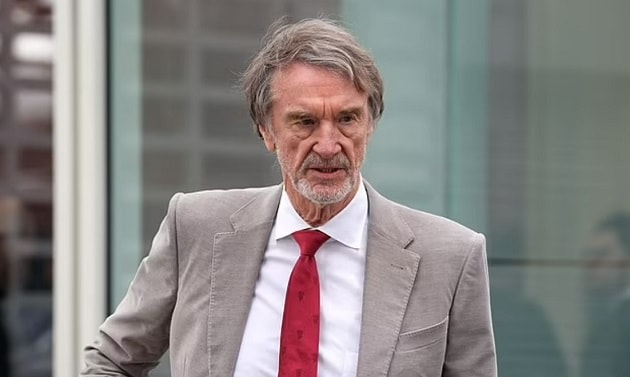 BLĐ Man Utd sẽ không còn vung tay quá trán.