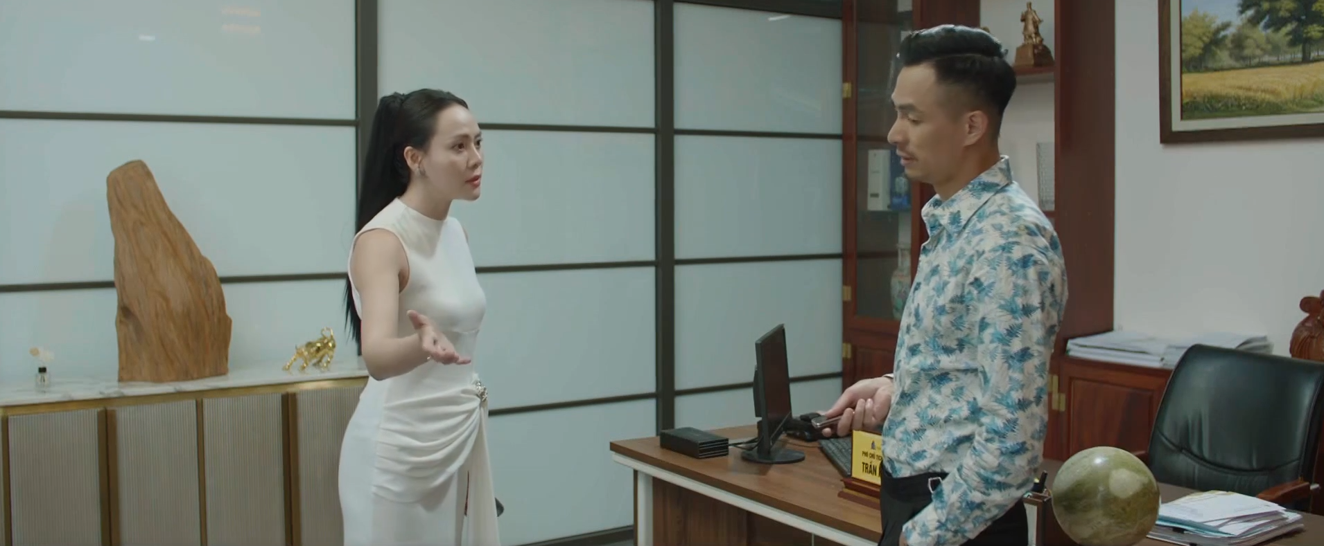 Lằn ranh - Tập 12: Triển quyết tham gia cuộc đua giành ghế Giám đốc Sở - Ảnh 10.