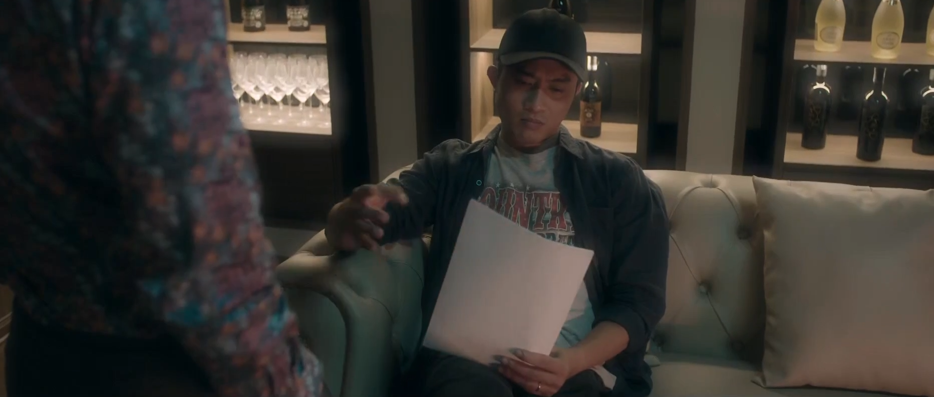 Lằn ranh - Tập 12: Triển quyết tham gia cuộc đua giành ghế Giám đốc Sở - Ảnh 1.