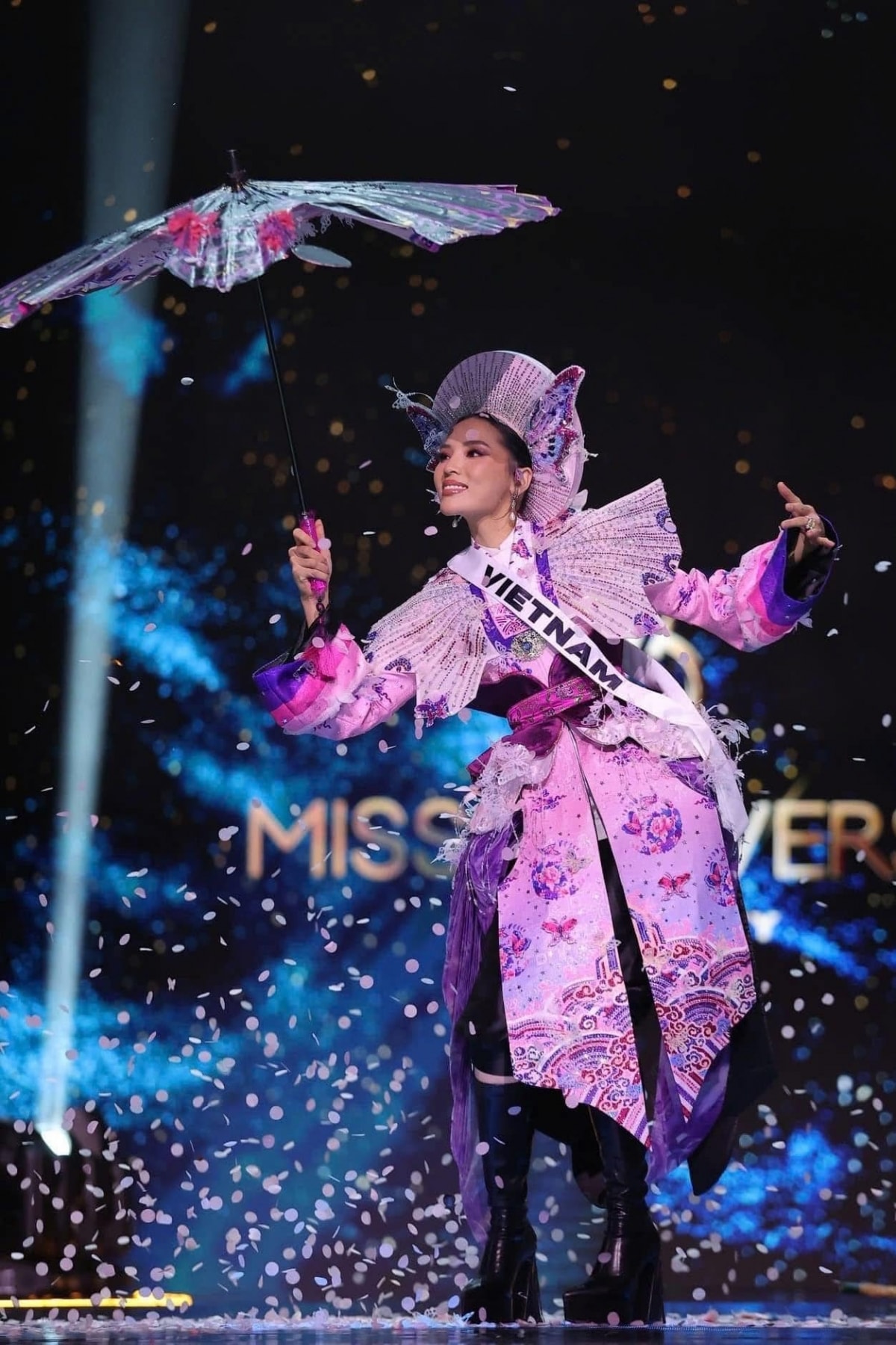 Quyết định quan trọng của Hương Giang trước thềm phần thi trang phục dân tộc tại Miss Universe- Ảnh 4.