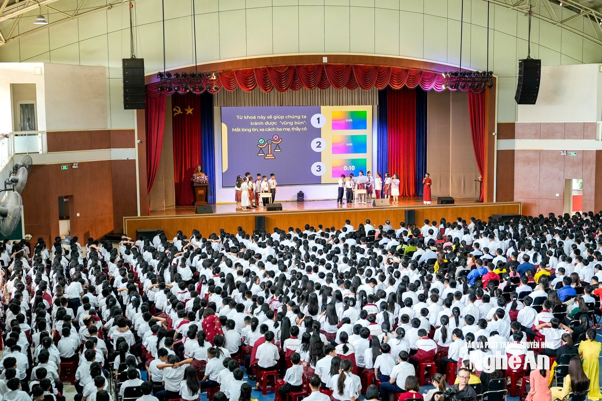 Học sinh Hoàng Việt tham gia hoạt động ngoại khoá