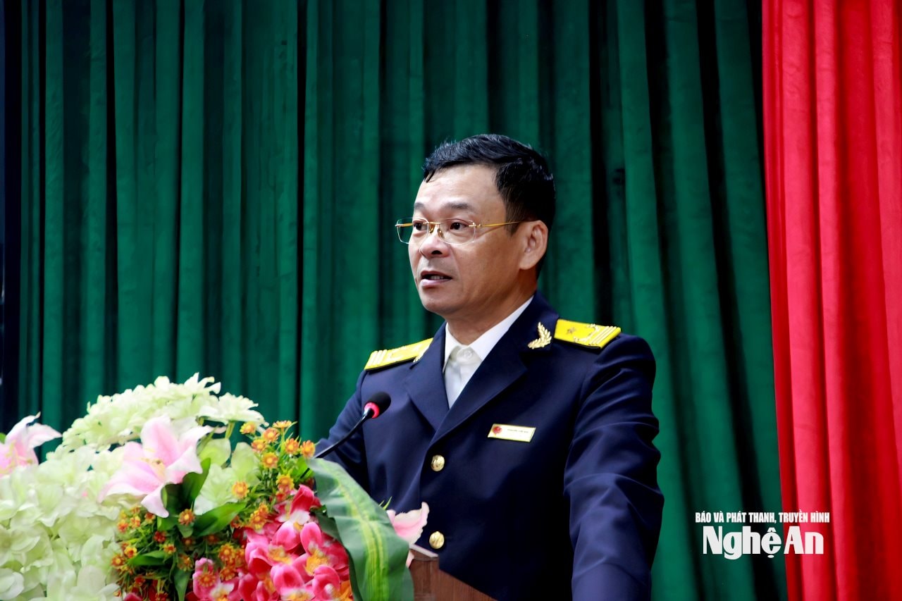 O Sr. Nguyen Van Duc, Vice-Chefe da Receita da província de Nghe An, discursou na cerimônia de assinatura. Foto: Quang An
