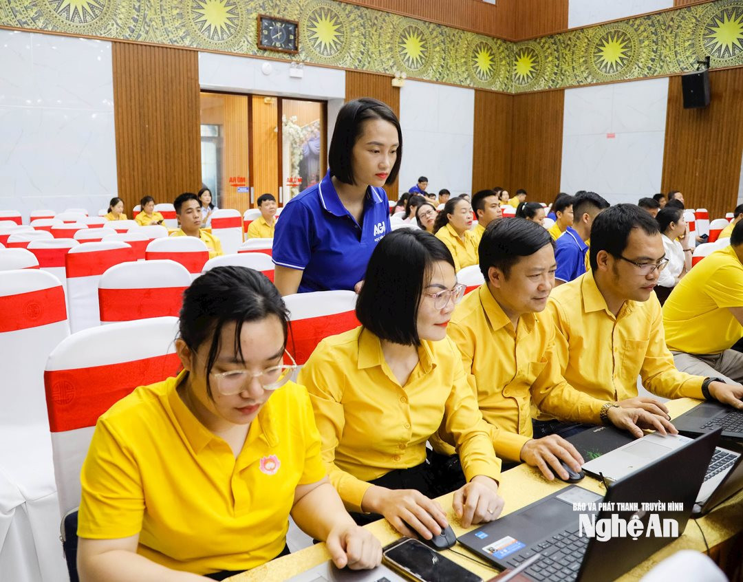 bna_-can-bo-8204afaff2710285e63503a68cd2a05c.jpg