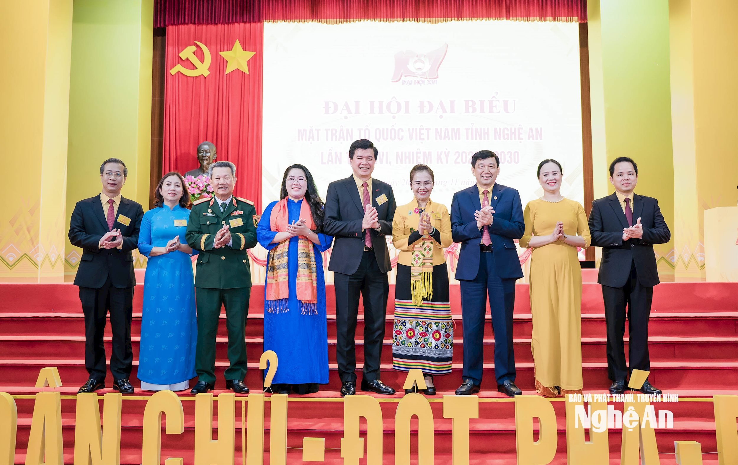  Chủ tịch và 8 Phó Chủ tịch 