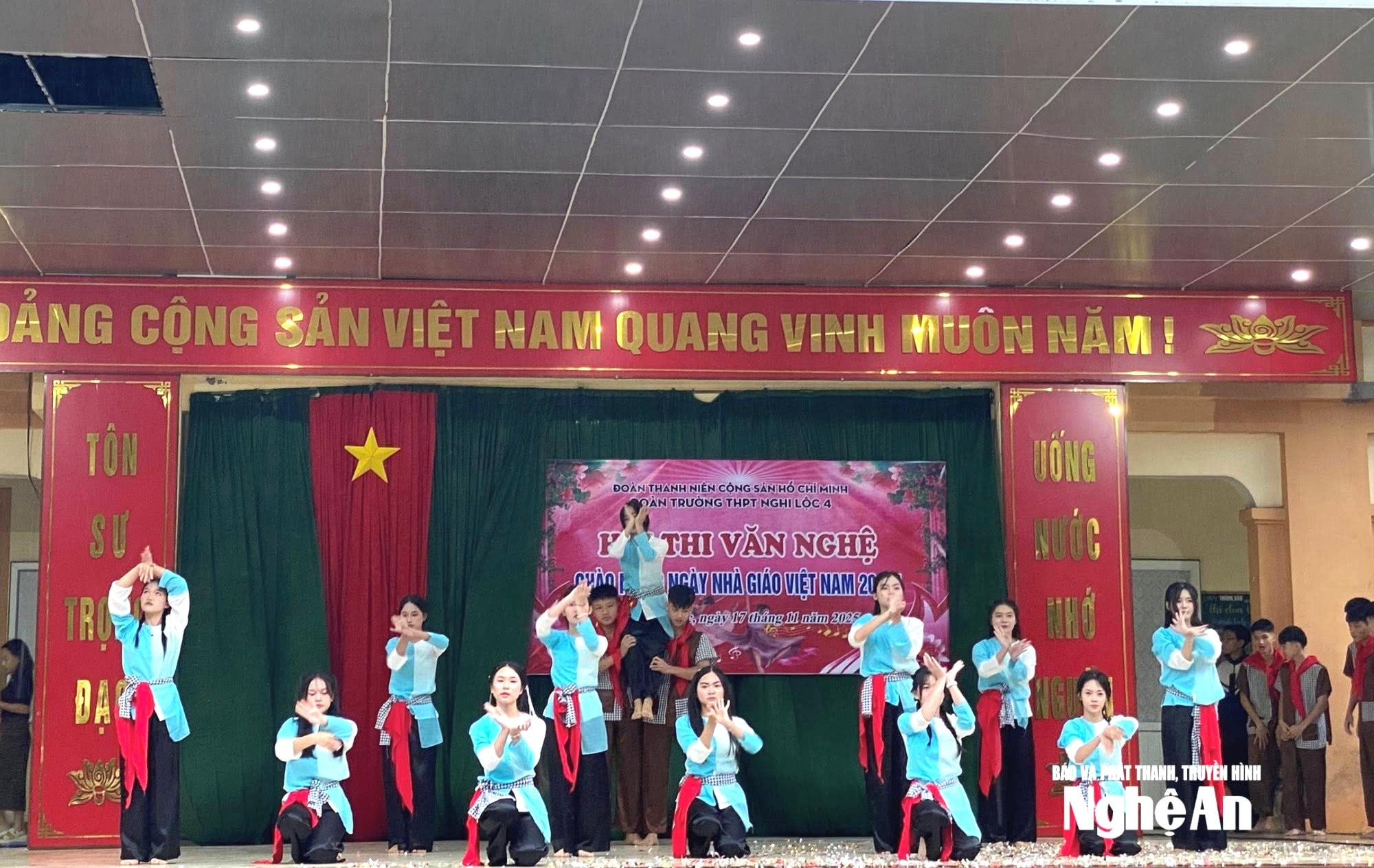 bna_chuong-trinh-van-nghe-chao-mung-ngay-nha-giao-viet-nam-cua-hoc-sinh-truong-thpt-nghi-loc-4.-anh-ntcc(1).jpeg
