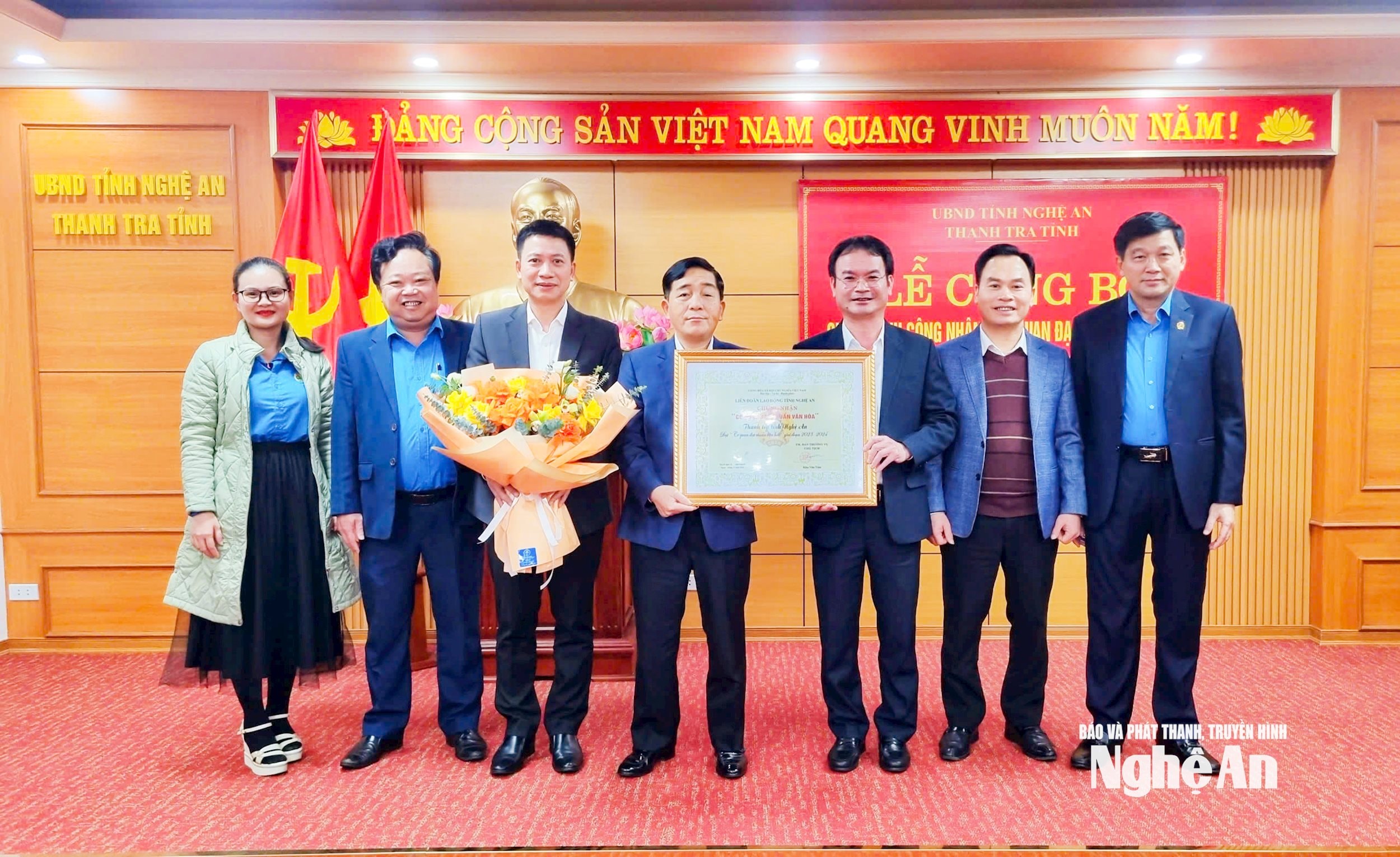 Thanh tra tỉnh đón nhận Cơ quan đạt chuẩn Văn hóa. Ảnh: CSCC