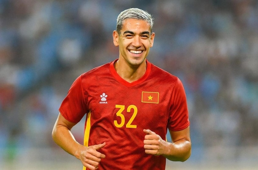 Gustavo cao 1m95, có 6 năm kinh nghiệm thi đấu tại V-League và đang chờ hoàn tất nhập tịch