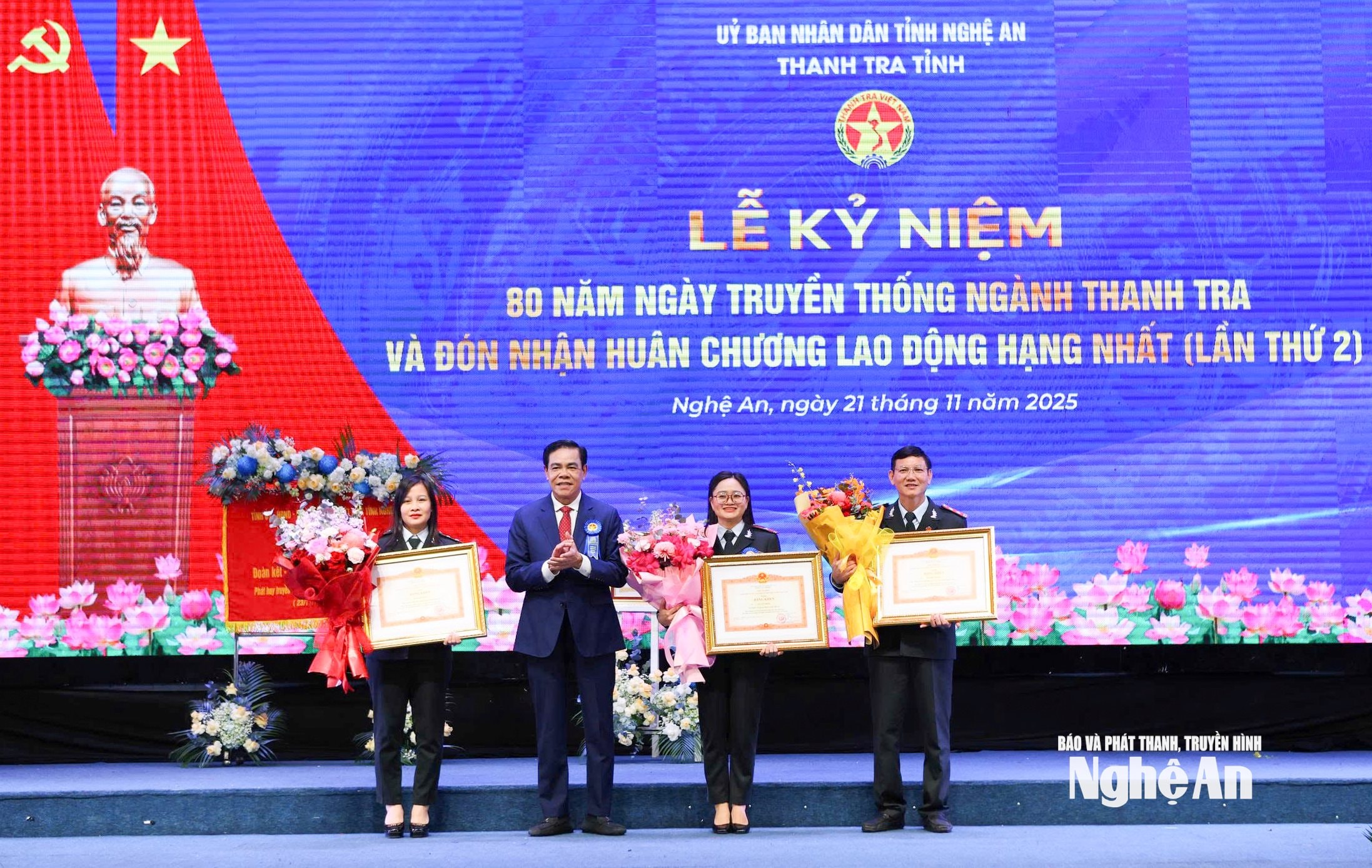  a Hải trao