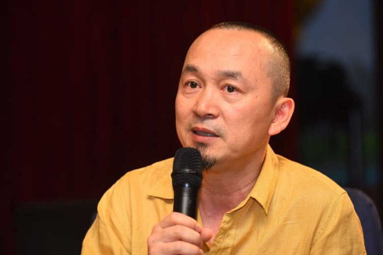 Nhạc sĩ Quốc Trung được bố dạy nghiêm khắc.