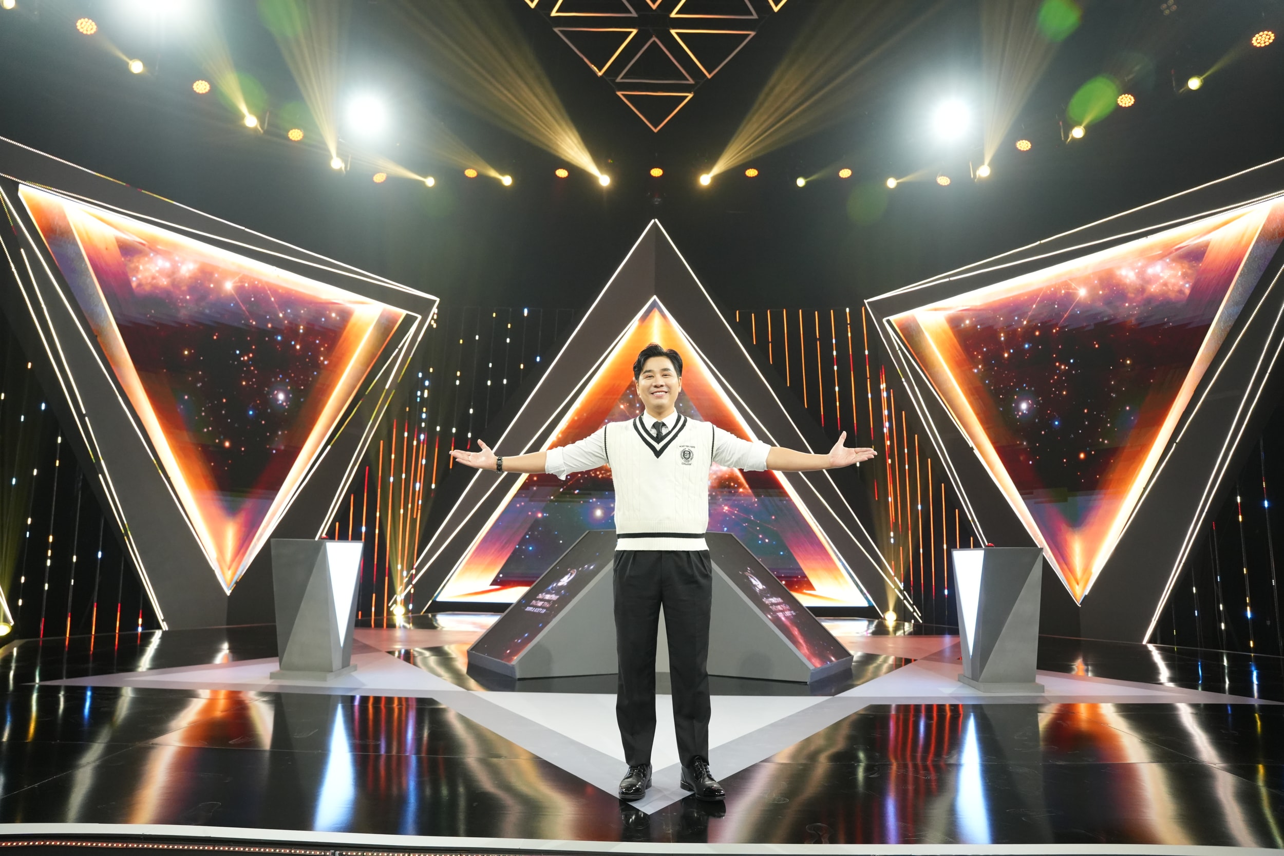 MC Nguyên Khang là một trong những người chơi đầu tiên của Đấu trường thông thái