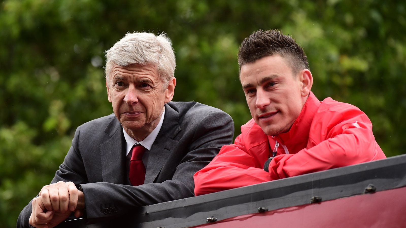 Hình mẫu của cựu danh thủ người Pháp chính là người thầy Wenger
