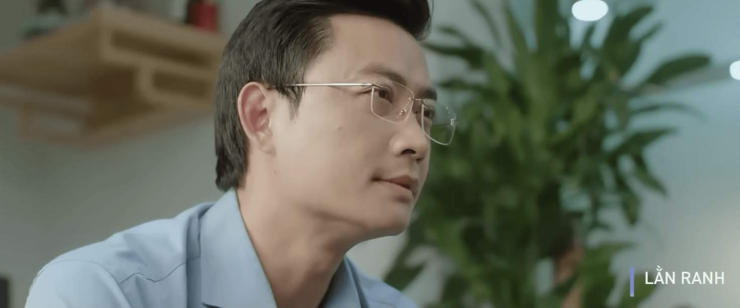 Khắc mỉm cười đáp lại những lời nói ẩn ý của Lê Chỉnh.
