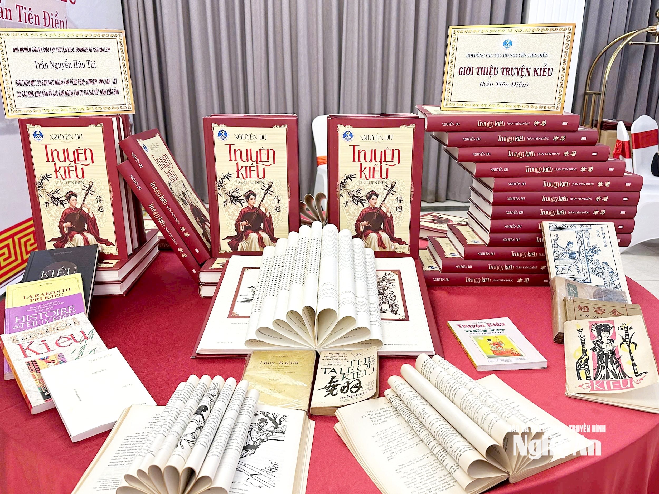 ۱۶ ترجمه از «افسانه کیو» در جلسه بحث و گفتگو به نمایش گذاشته شد.