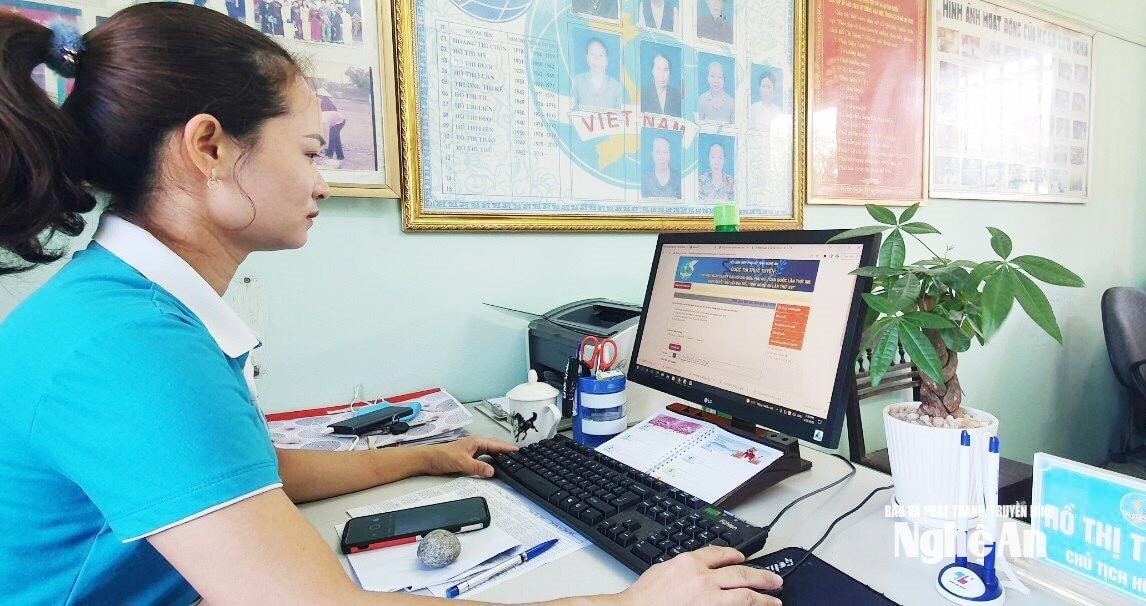 Cán bộ Hội LHPN Quỳnh Lưu tham gia cuộc thi trực tiếp