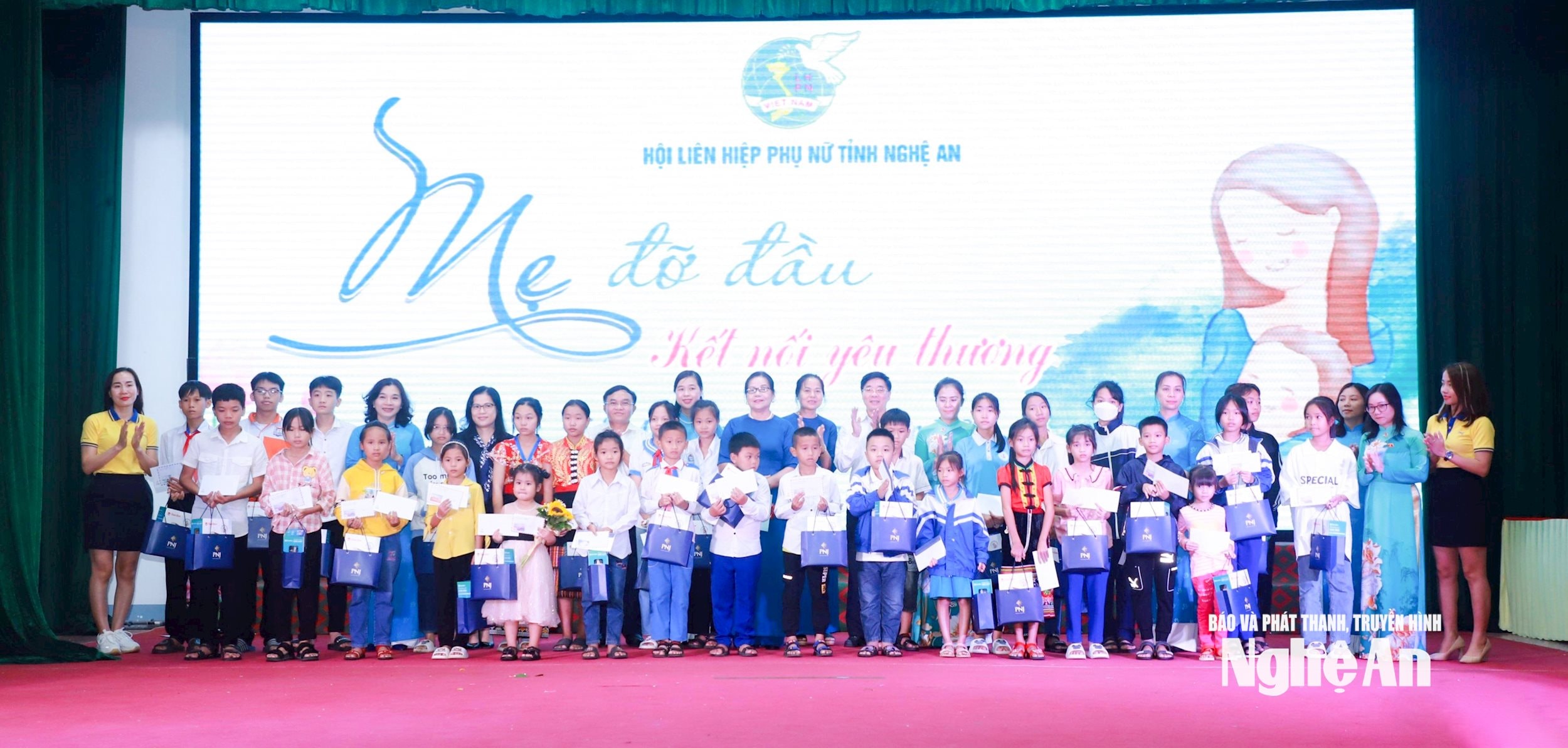 Chương trình Mẹ đỡ đầu - Kết nối yêu thương năm 2022