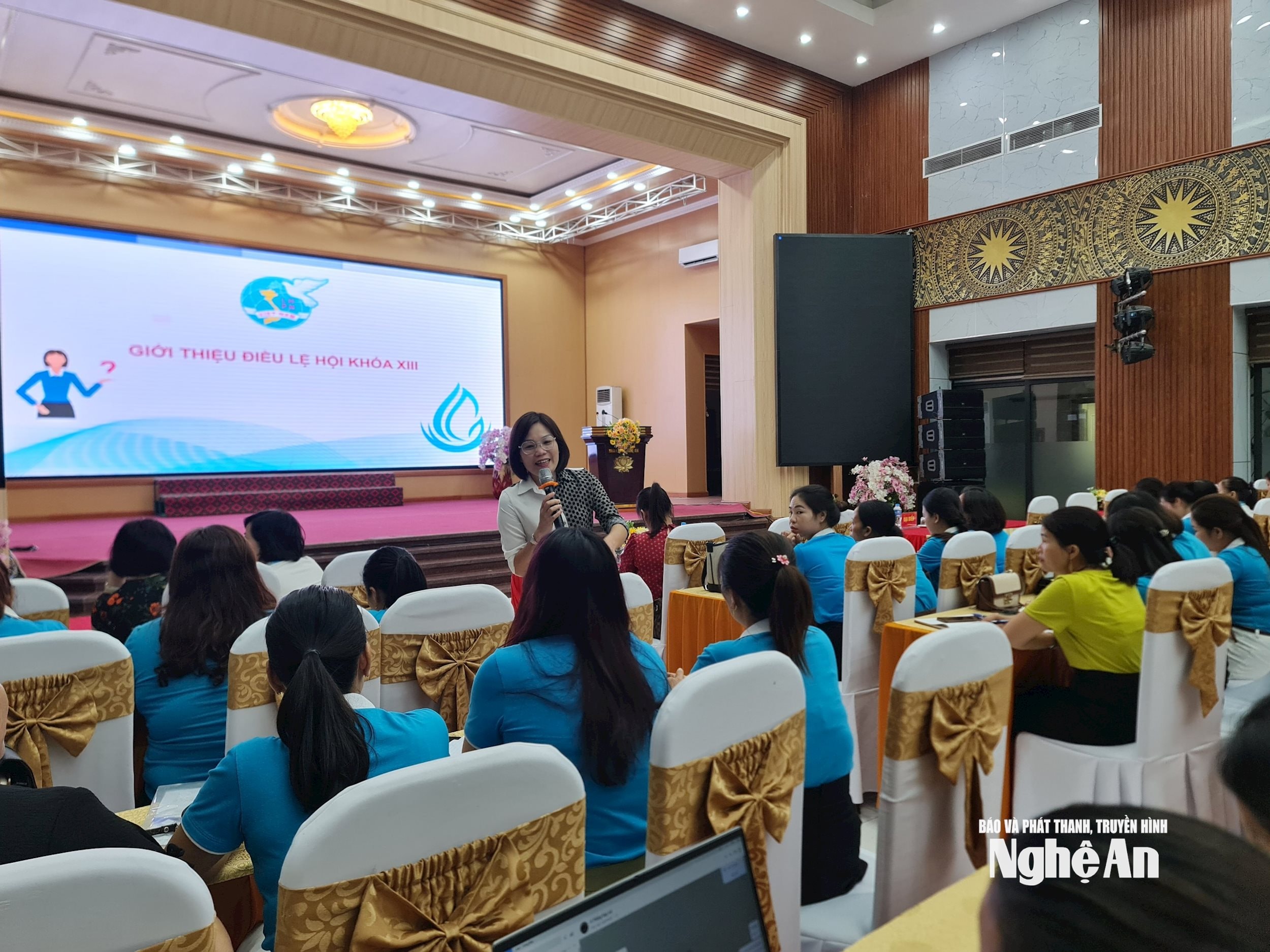 Tap huan NVCTH cho can bo Hoi co so (2)