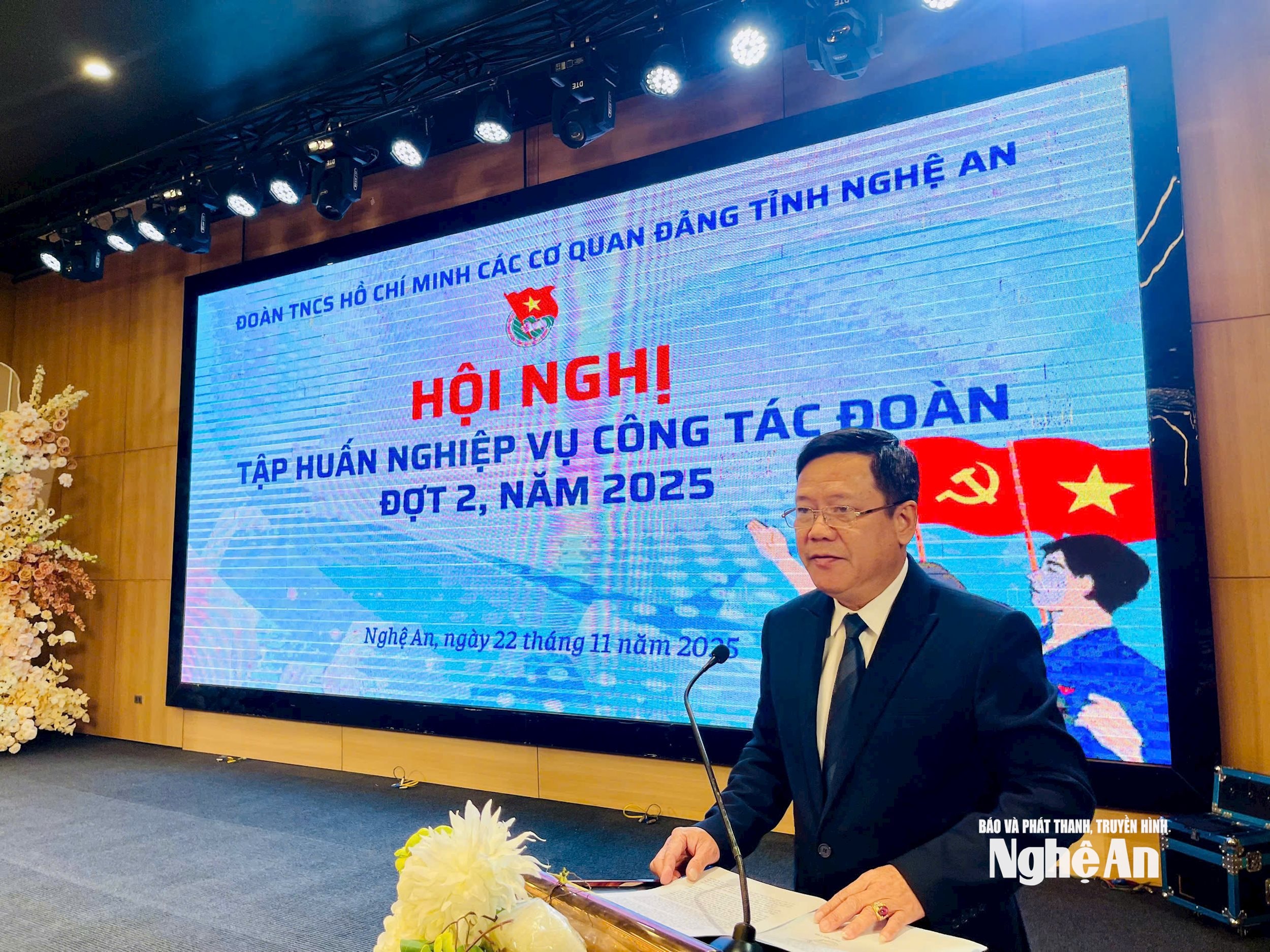 Nguyễn Ba Tuan Anh elvtárs, a Tartományi Ifjúsági Unió Állandó Bizottságának tagja, a Tartományi Pártügynökségek Ifjúsági Uniójának titkára mondta el a megnyitó beszédet.