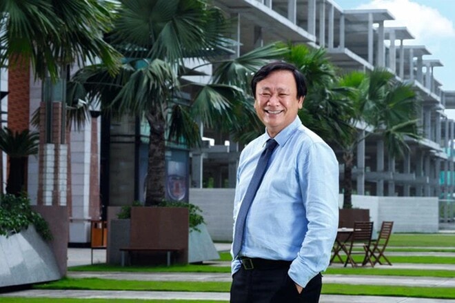 Từ nhà giáo, ông trở thành doanh nhân địa ốc.