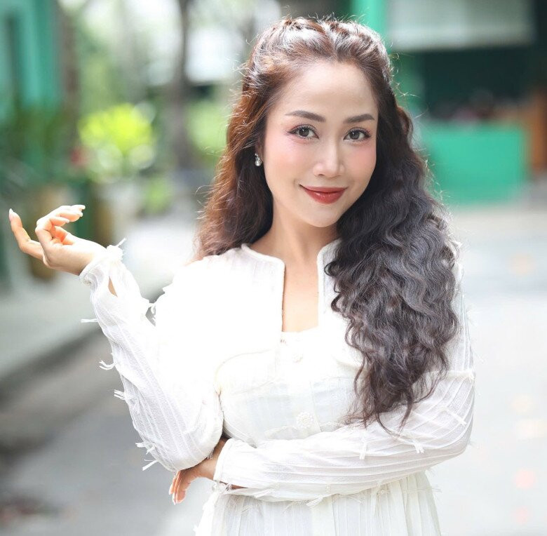 Nữ nghệ sĩ thực hiện vở Nguyệt Hạ nhằm đánh dấu cột mốc 20 năm hoạt động ở sân khấu kịch Hồng Vân.