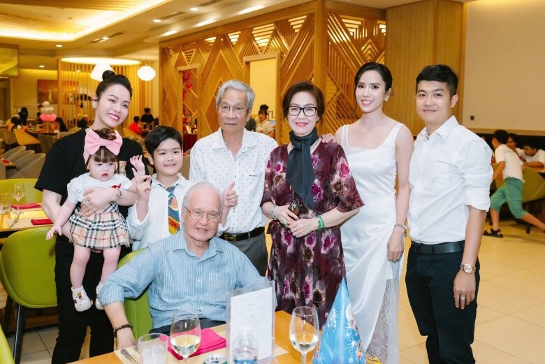 Nhật Kim Anh hội ngộ chồng cũ - doanh nhân Bửu Lộc trong tiệc sinh nhật của con trai.