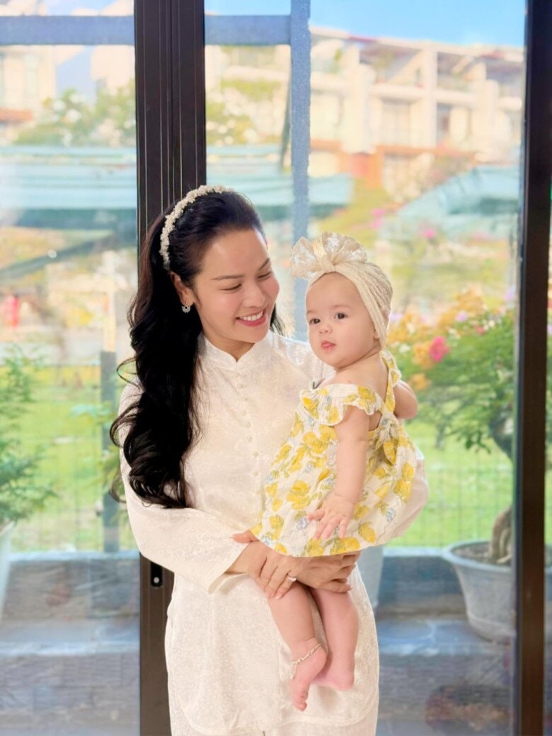 Nhật Kim Anh hạnh phúc khi sinh thêm con thứ 2.