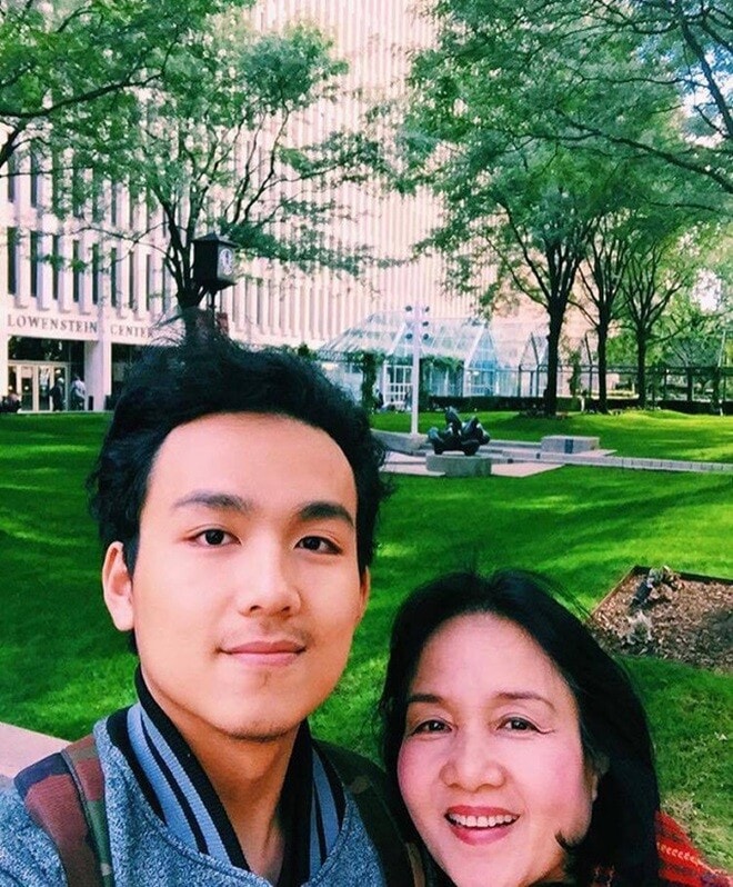 Em trai Huỳnh Bích Phương và mẹ.