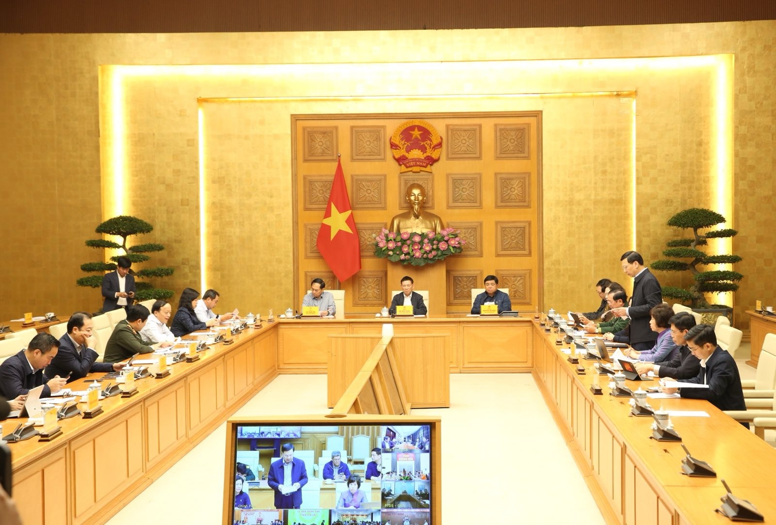 Từ Nam Phi, Thủ tướng chủ trì cuộc họp trực tuyến về ứng phó, khắc phục hậu quả mưa lũ- Ảnh 7.