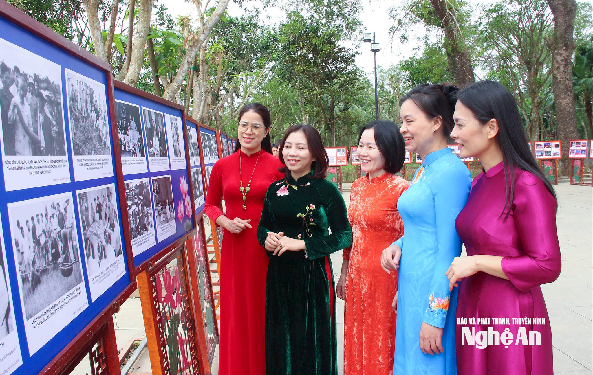  Cán bộ Phụ nữ 