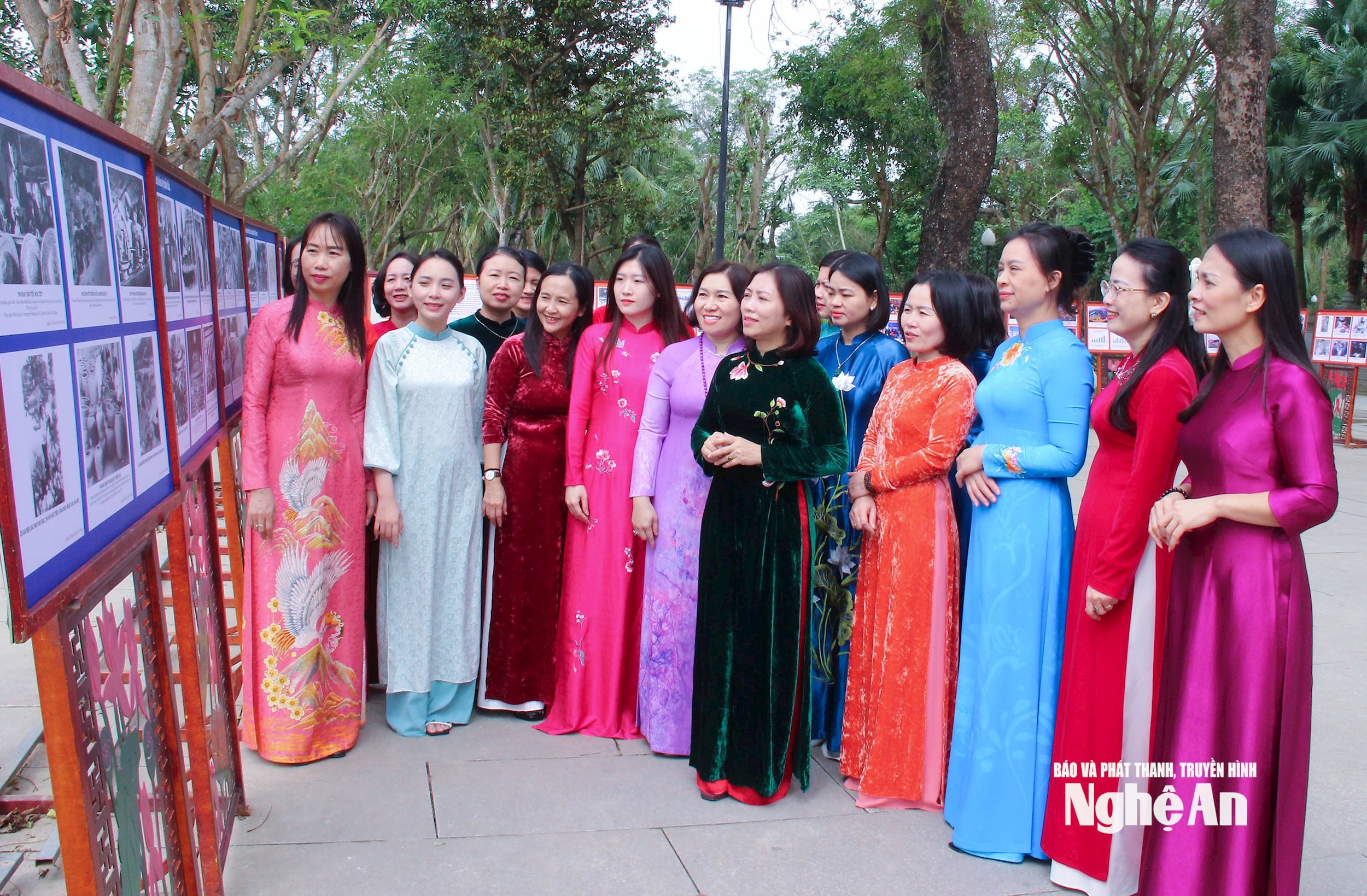  Lãnh đạo, cán bộ cơ quan