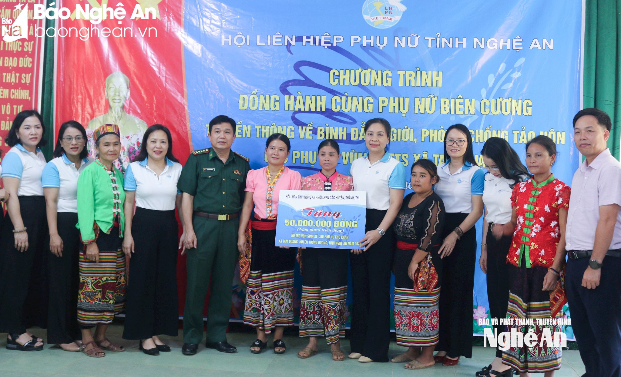 uploaded-maihoabna-2023_08_30-_hoi-lhpn-tinh-huyen-trao-mo-hinh-sinh-ke-cho-hoi-vien-phu-nu-xa-tam-quang2-5518-5760