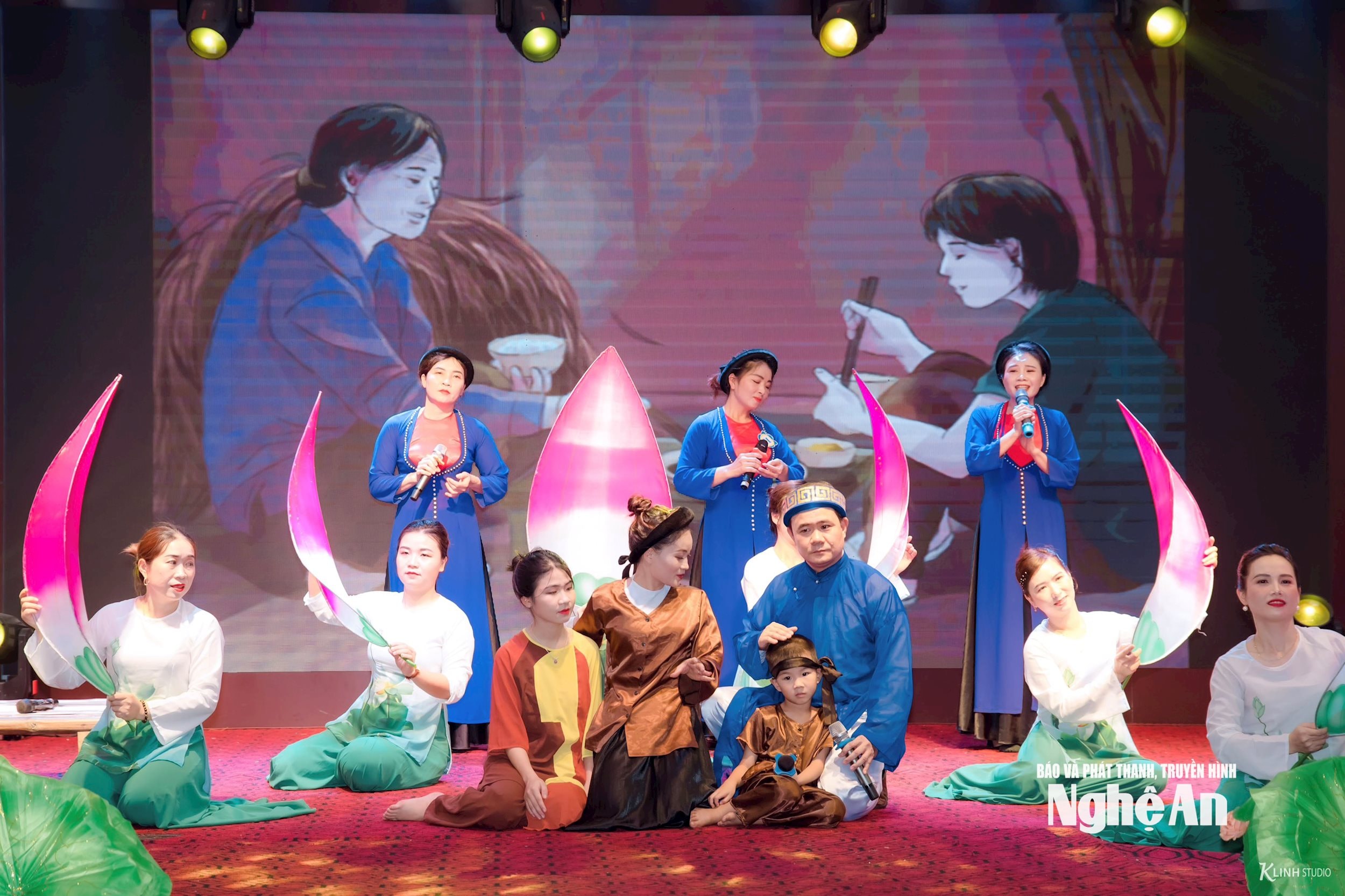 Hội thi hát ru, hát dân ca cấp tỉnh. Ảnh: CSCC