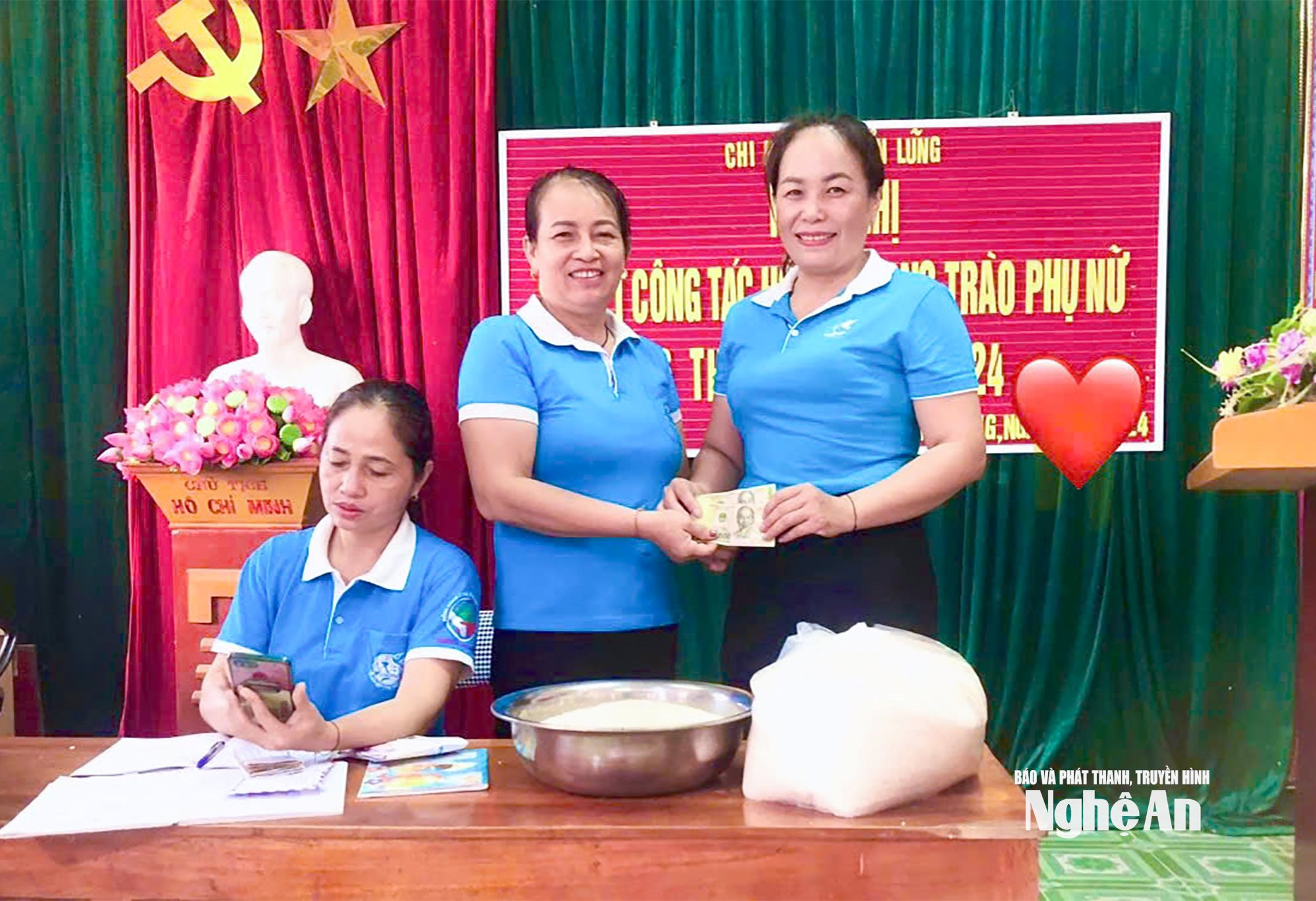 Mô hình %22Hũ gạo tiết kiệm%22 tại xã Tam Thái, huyện Tương Dương.