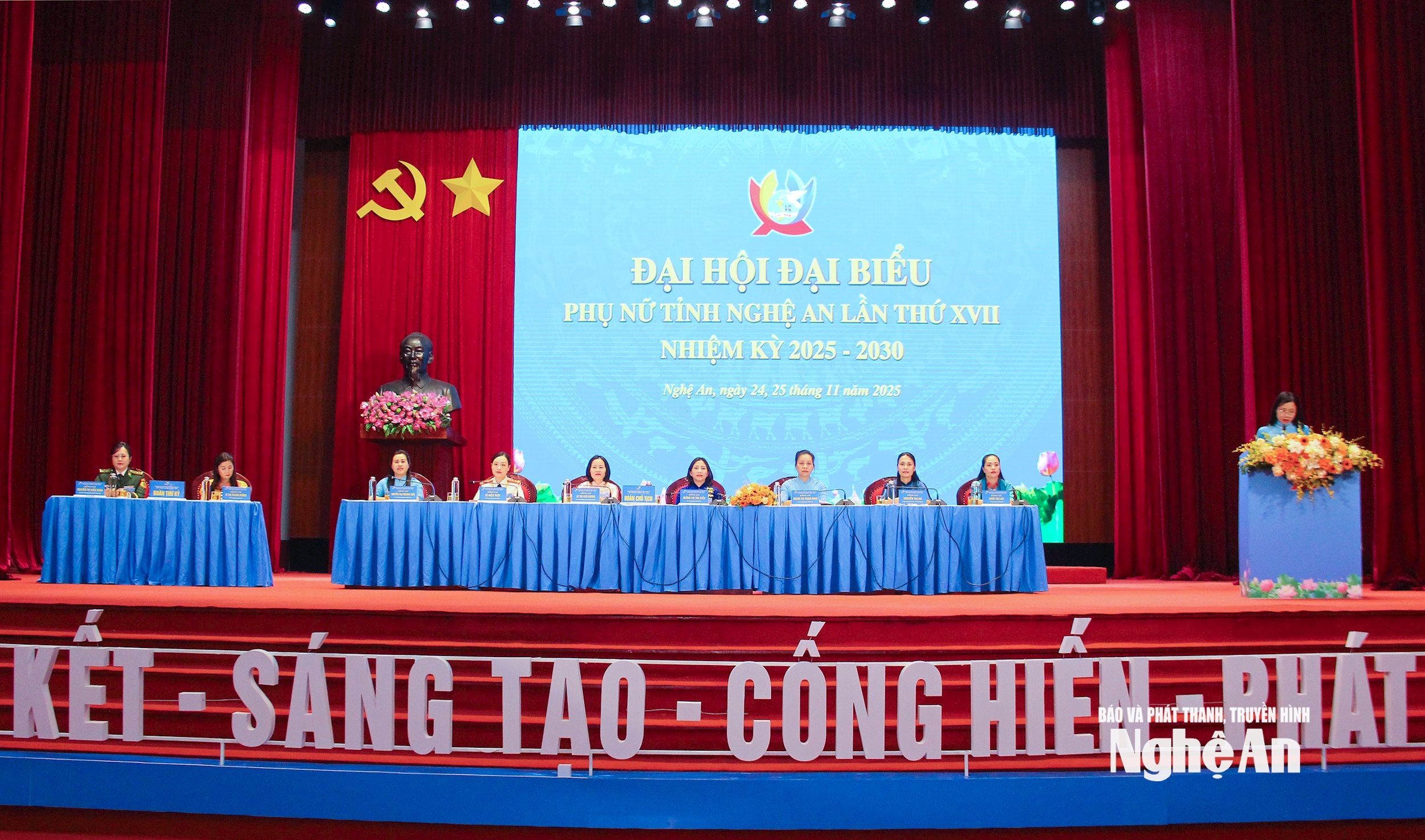Đoàn chủ tọa Đại hội. Ảnh: Mai Hoa