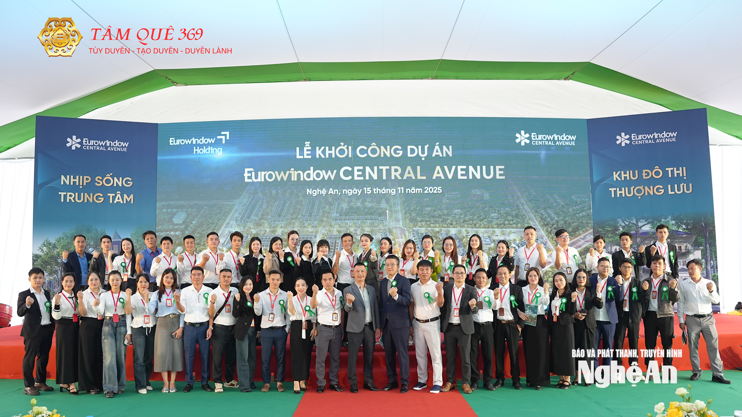 Đội ngũ nhân viên Tam que 369 Group trong buổi lễ động thổ dự án. A