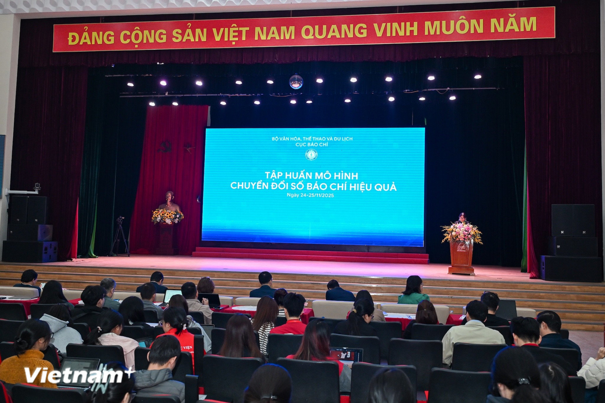 Quang cảnh lớp tập huấn. (Ảnh: Minh Sơn/Vietnam+) vnp-tap-huan-chuyen-doi-so-bao-chi-1.jpg