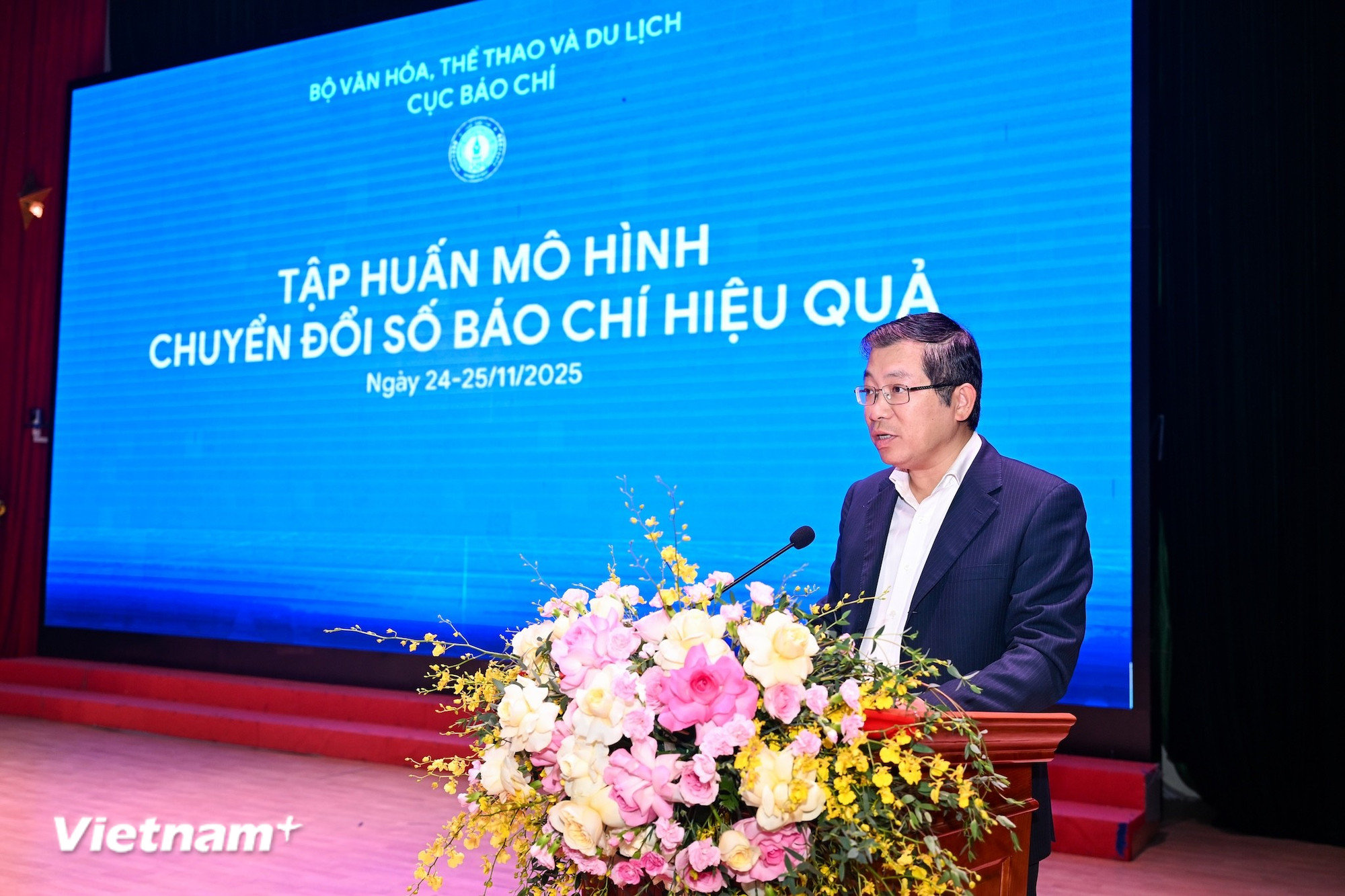 Cục trưởng Cục Báo chí Lưu Đình Phúc phát biểu khai mạc. (Ảnh: Minh Sơn/Vietnam+) vnp-tap-huan-chuyen-doi-so-bao-chi-5.jpg