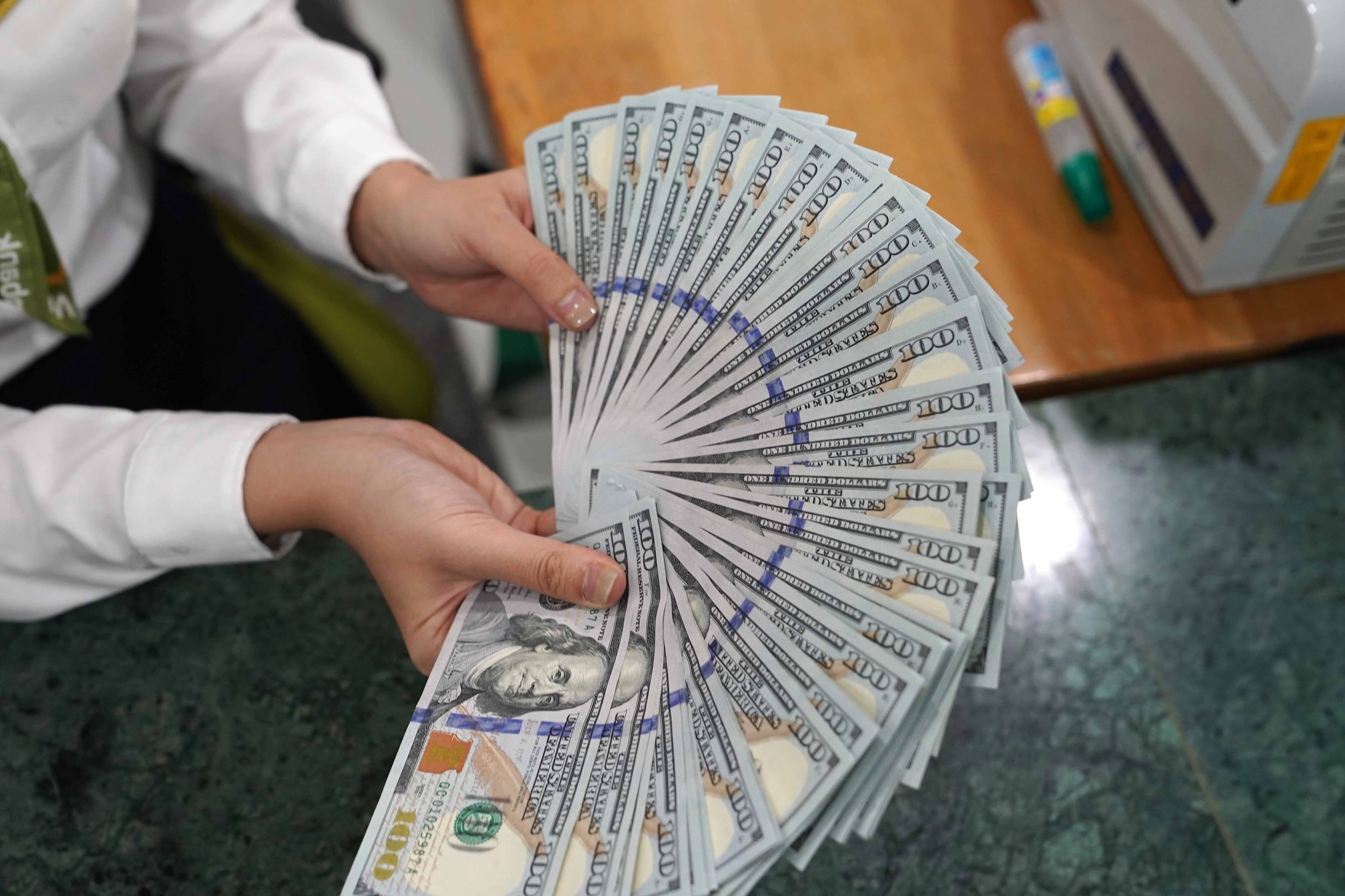 Tỷ giá USD hôm nay 24/11: Giá USD tự do tiếp tục tăng